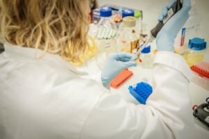 Le laboratoire de microbiologie de BGene est dédié aux biotechnologies blanches